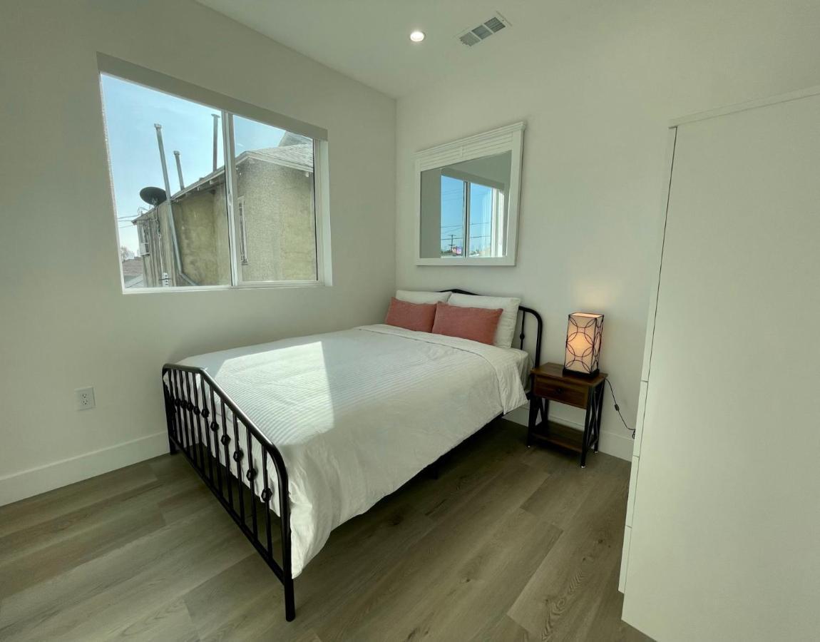 Exclusive Artist Gallery - La Location Pousada Los Angeles